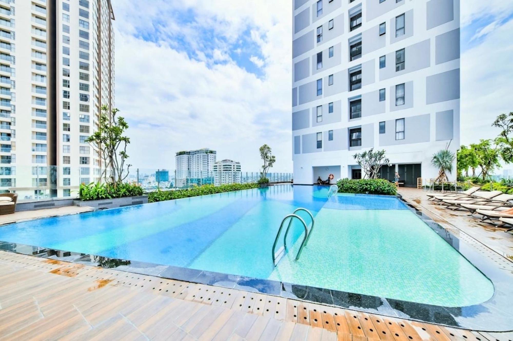 Zo Rivergate Free Pool *